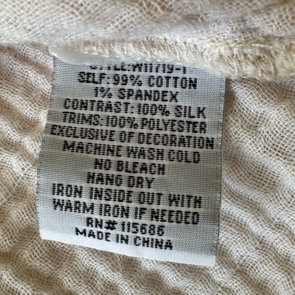 Johnny Was Cream Neutral Embroidered V-Neck Tank large - Picture 6 of 8